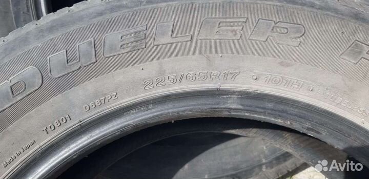 Bridgestone Dueler H/T 687 225/65 R17