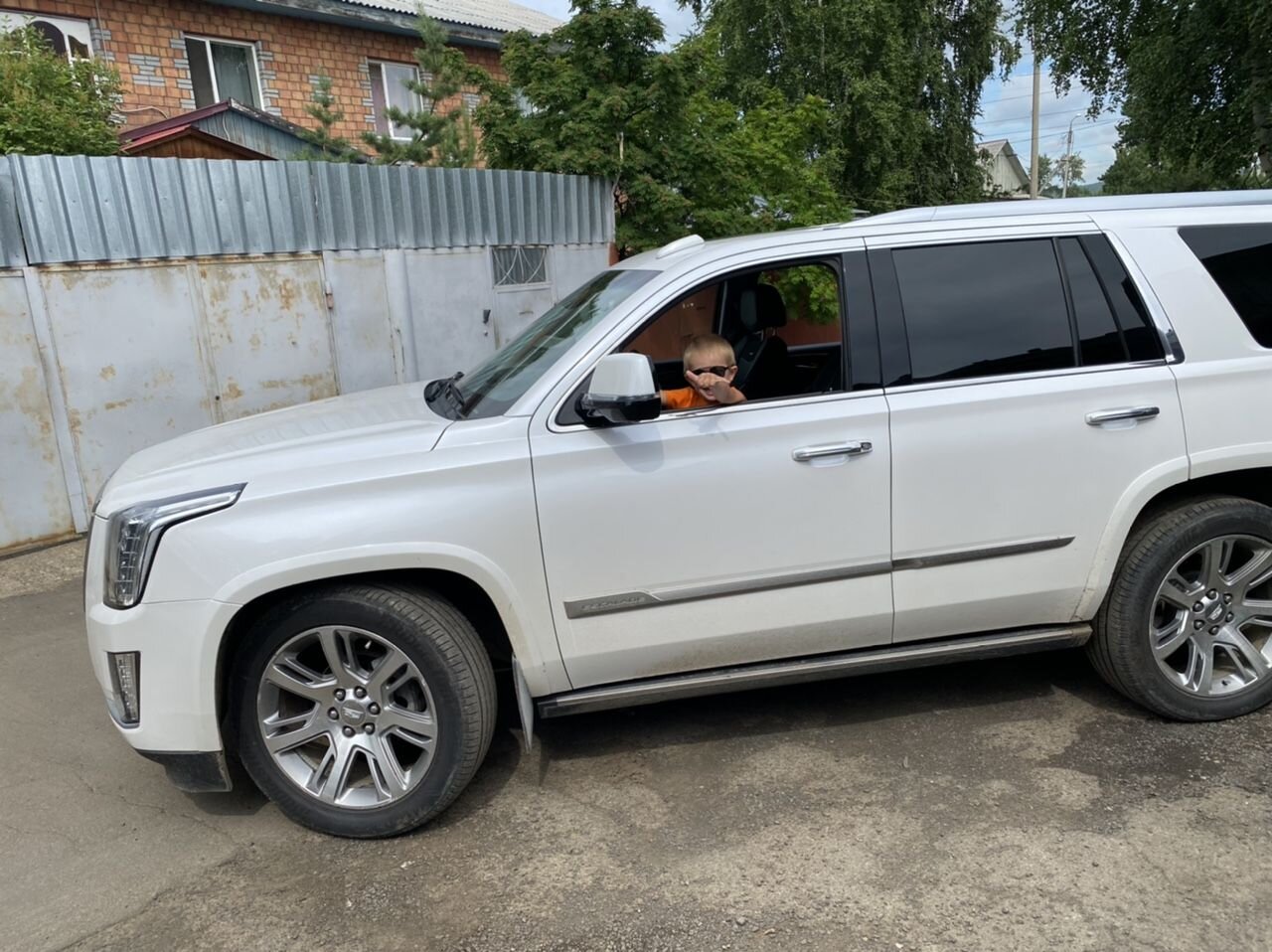 Cadillac Escalade: фото владельца