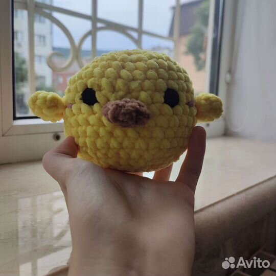Вязаная игрушка цыпленок