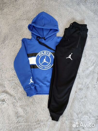 Спортивный костюм новый Nike 128 140