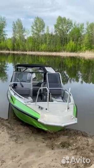 Катер Buster Magnum