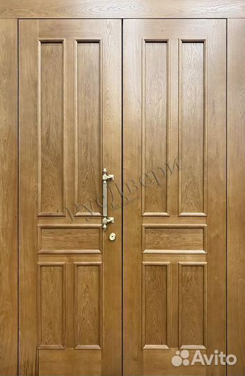 Двустворчатая парадная дверь с массив дерева