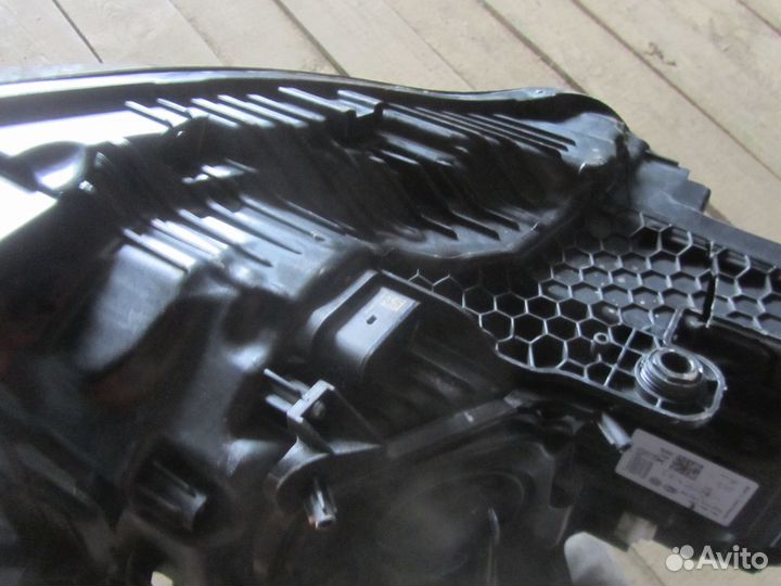 Фара левая Volkswagen Touareg 3