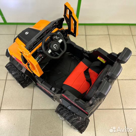 Электромобиль красный белый оранжевый