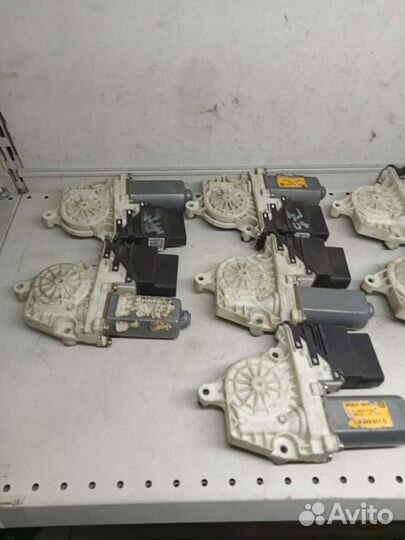 Мотор заднего стеклоподьёмника VW Golf4 2000г