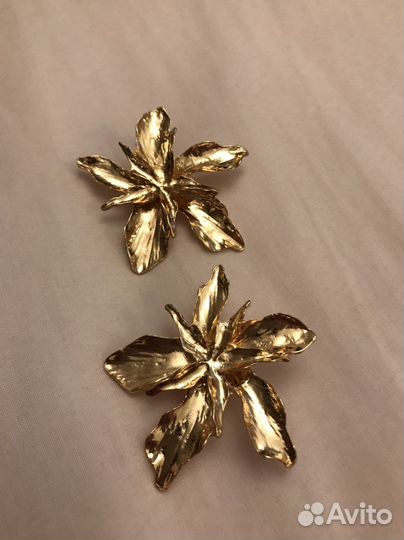 Серьги в форме цветка