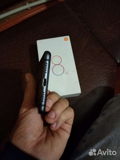 Телефон Xiaomi mi 8 se