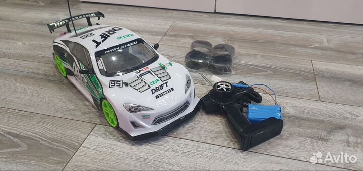 Автомобиль на пульте управления. Дрифт-кар