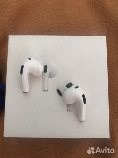 Продам айфон7 хорошее состояние,стоит защитка