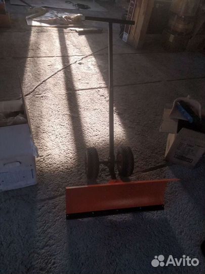 Лопата на колёсах