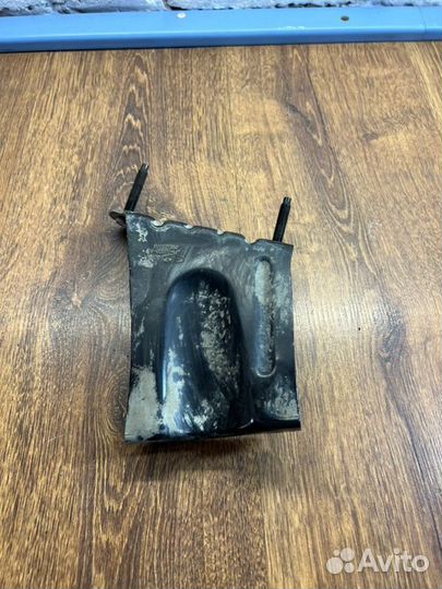 Кронштейн вакуумного усилителя Ford Mondeo III 2