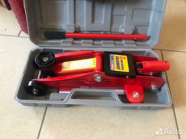 Домкрат подкатной 2т