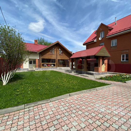 Коттедж 250 м² на участке 6 сот.