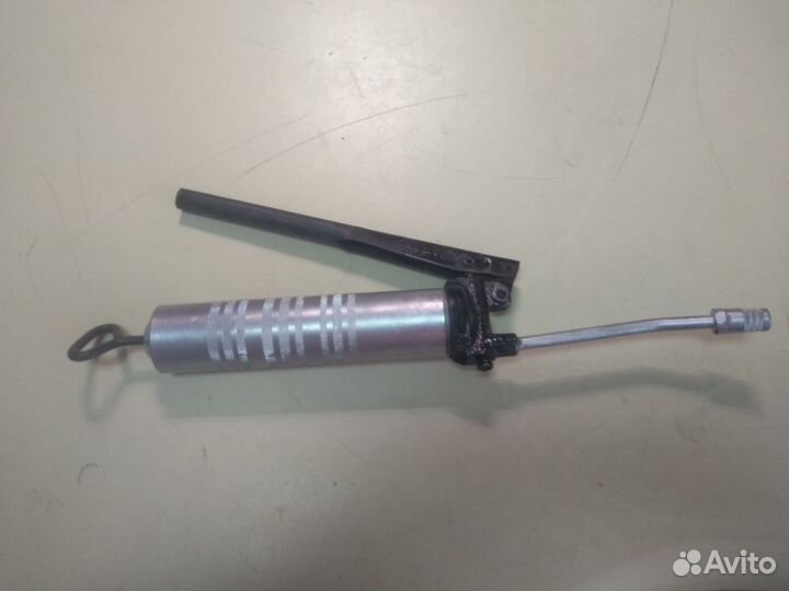 Рычажно-плунжерный шприц шааз