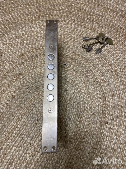 Дверные замки новые