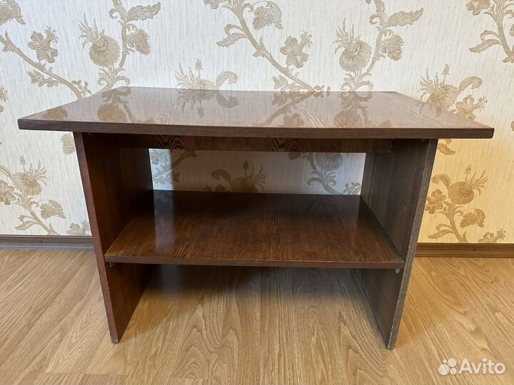 Журнальный столик с полочкой