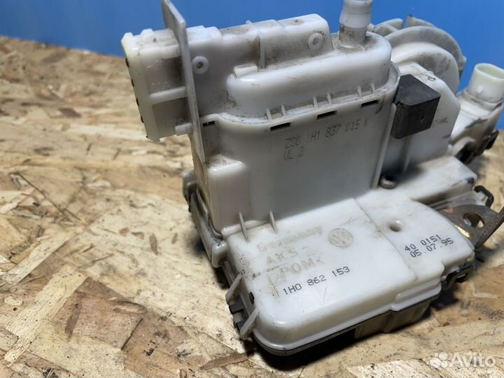 Замок передний левый golf 3