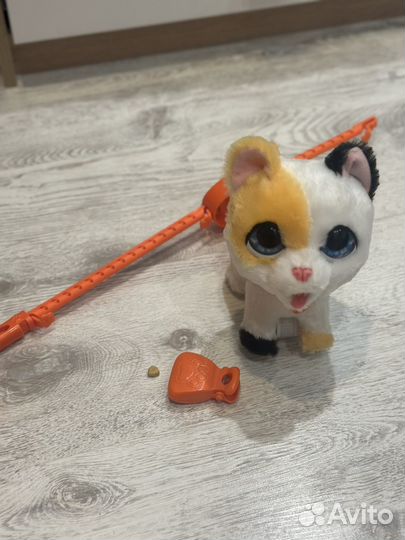Игрушечный Котик на поводке FurREal