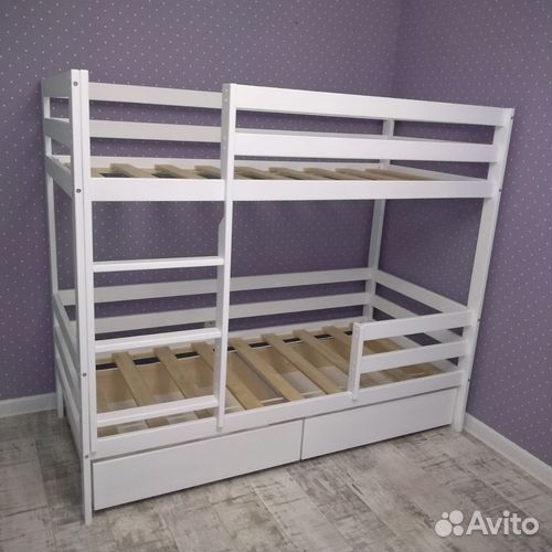 Кровать из натурального дерева двухъярусная 