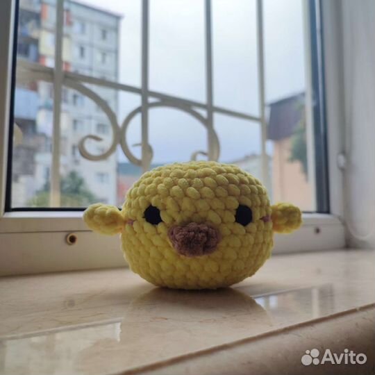 Вязаная игрушка цыпленок