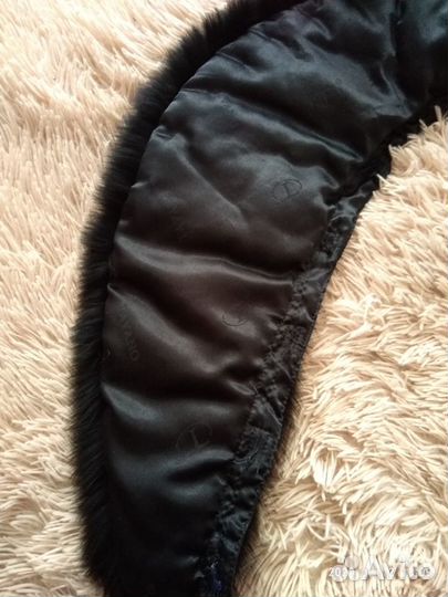 Воротник и манжеты песцовые чёрного цвета