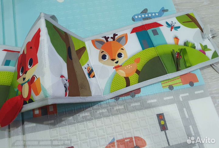 Развивающая книжка tiny love