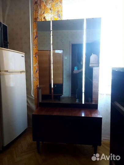 Зеркало трюмо