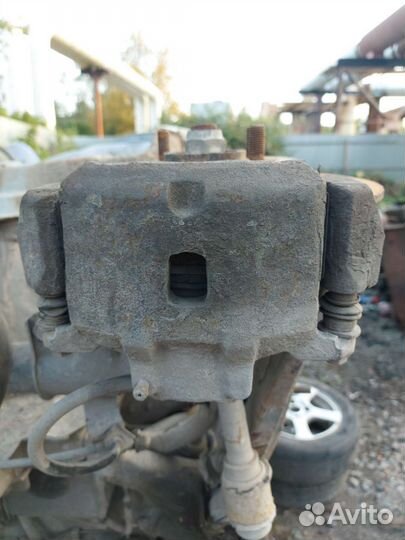 Суппорт передний P, L Mitsubishi Lancer 9