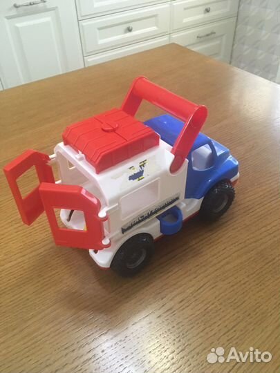 Грузовик (спасатель) поастик