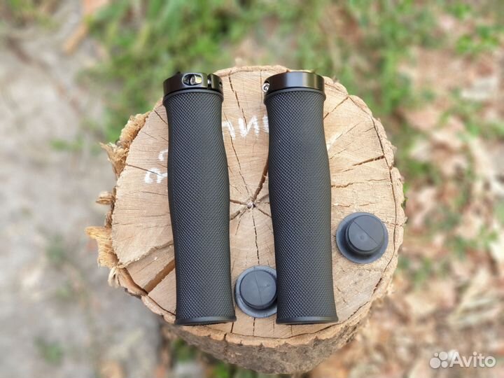 Грипсы для велосипеда с фиксатором