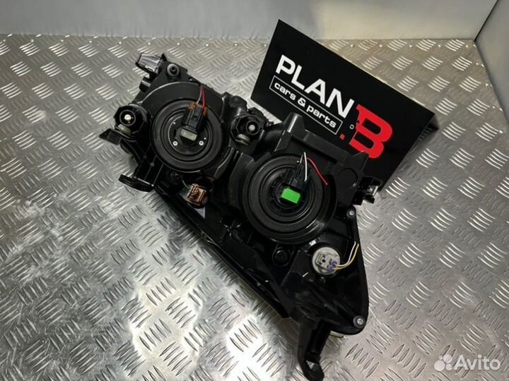 Фара ксеноновая передняя левая Toyota Rav4