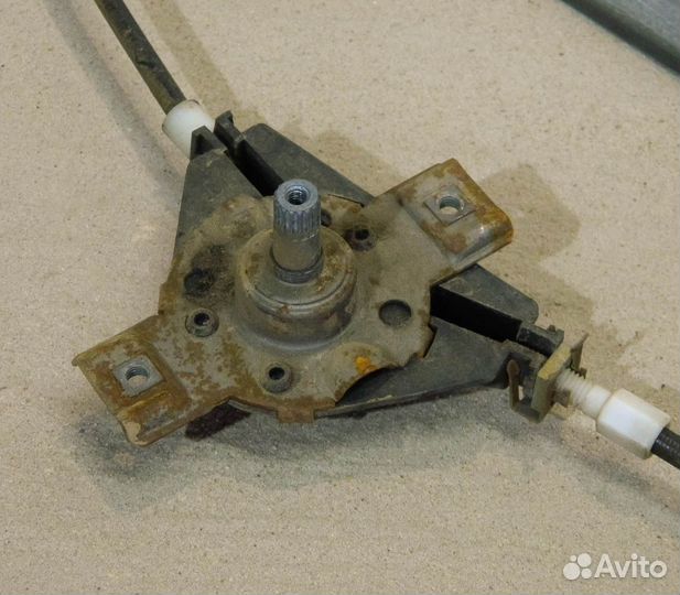 Стеклоподъемник задний правый VW Golf 2