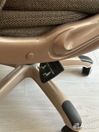 Офисное кресло