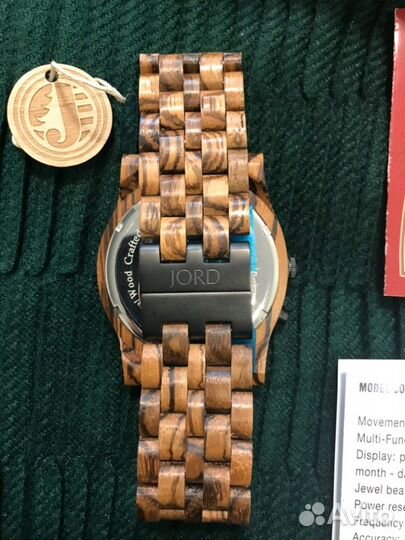 Часы из дерева jord