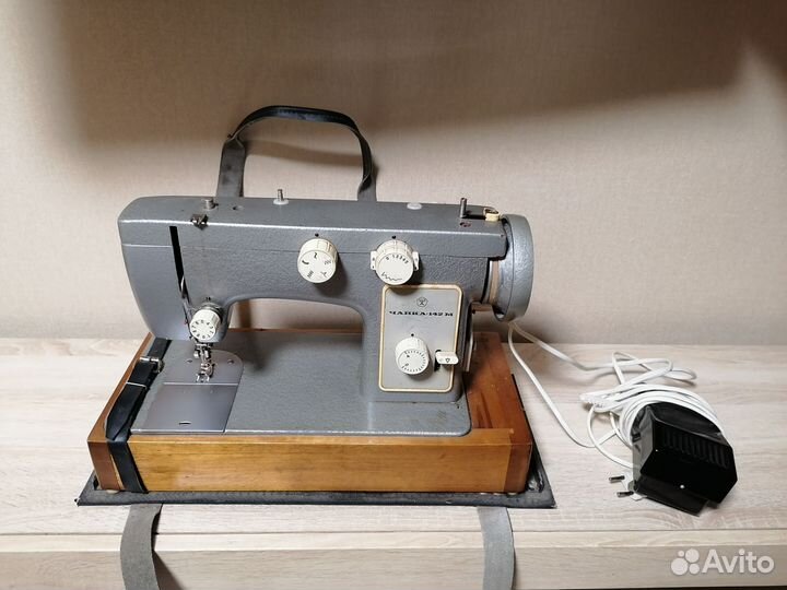 Швейная машинка чайка 142м