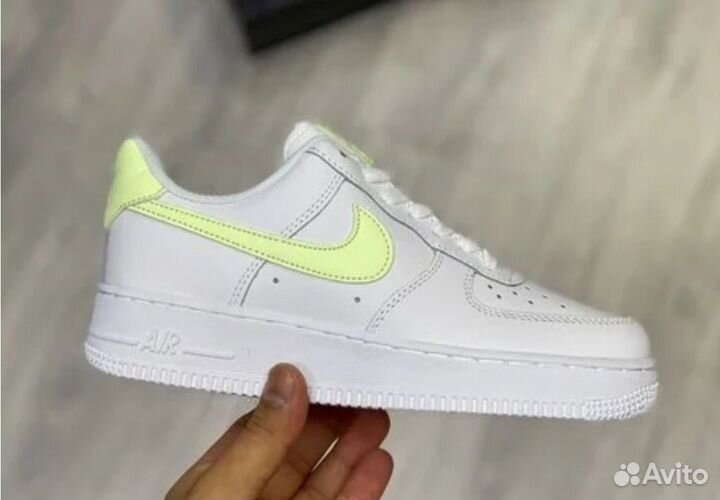 Новые кроссовки женские Nike Air Force белые