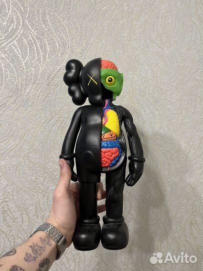 Коллекционная фигурка kaws