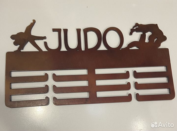 Медальница с надписью «judo»