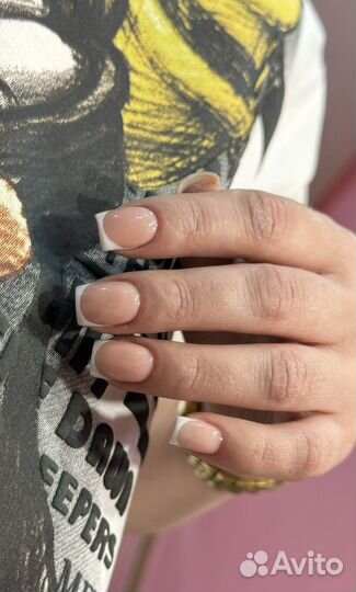 Модель на маникюр