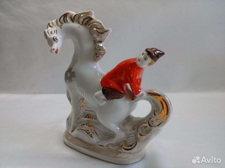 Фарфоровая статуэтка Сивка Бурка.Иванушка на коне