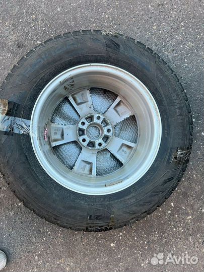 Зимнюю резину 215 70 r16