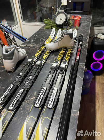 Комплект лыж с ботинками для школы