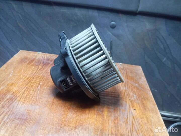 Моторчик отопителя Kia Magentis 1 поколения