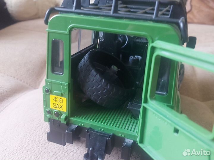 Детская машинка внедорожник landrover defender 110