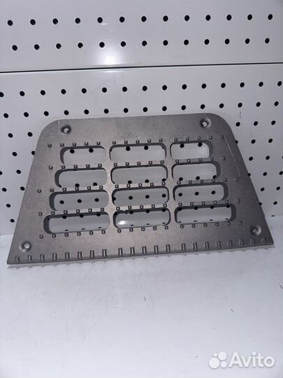 Решетка подножки нижняя Daf Xf95 Xf105