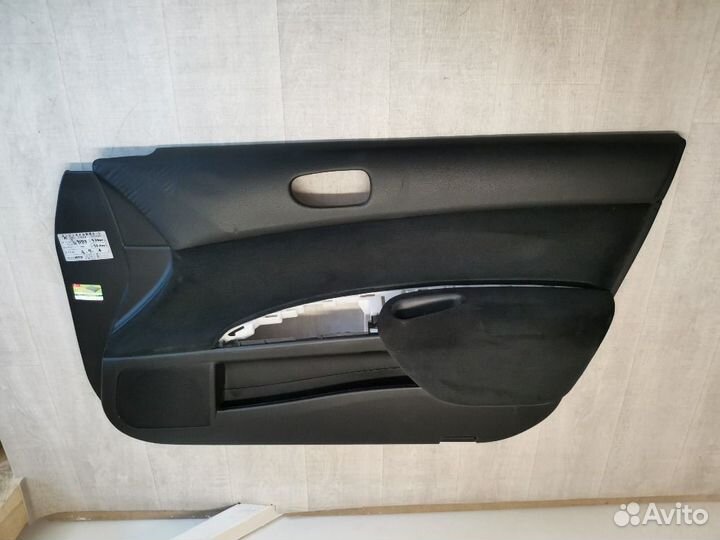 Обшивка двери передняя правая Nissan Teana J32