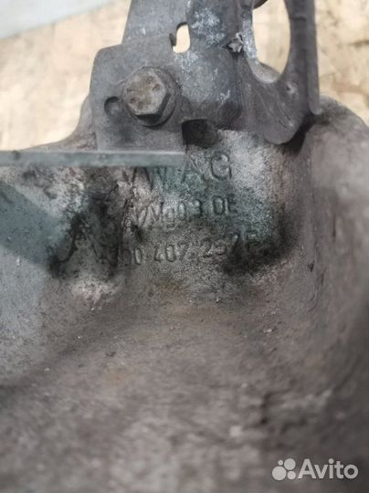 Кулак поворотный передний левый Volkswagen Passat