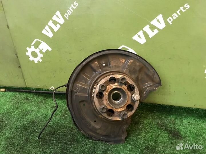 Кулак ступица задний левый Mercedes W204