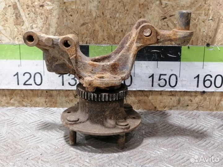 Кулак задний правый Kia Clarus 1996 2001