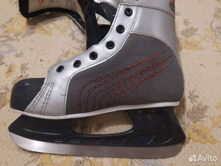 Коньки хоккейные